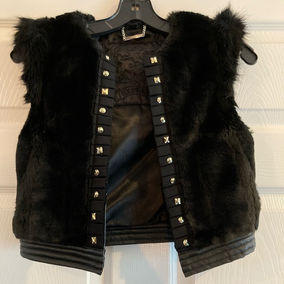 Express Faux Fur Crop Vest - Picture 2 of 3
